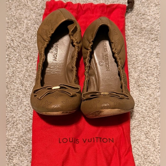 Louis Vuitton Elba Ballerina flats in taupe - Picture 1 of 11